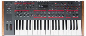 Viele Regler und Schalter, Quelle: http://www.davesmithinstruments.com/