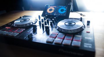 Mixvibes Cross DJ Pro für Android unterstützt ab sofort neben dem U-Mix Control Pro auch Pioneers DDJ-SB und DDJ-WeGO2.