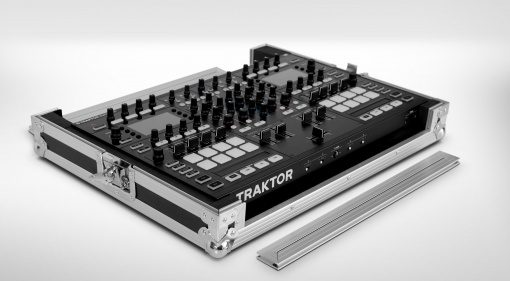 NI Traktor Kontrol S8 FlightCase Front