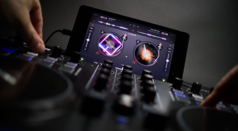 Algoriddim Djay 2 für Android mit Hardware Controller