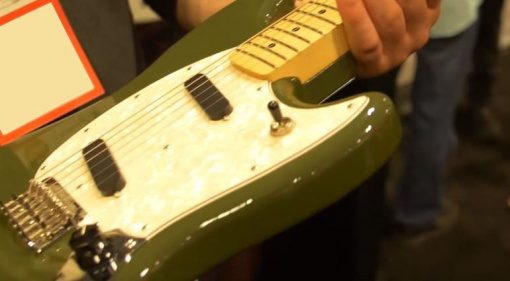 Fender Offset Mustang NAMM Sommer 2016 Front Green