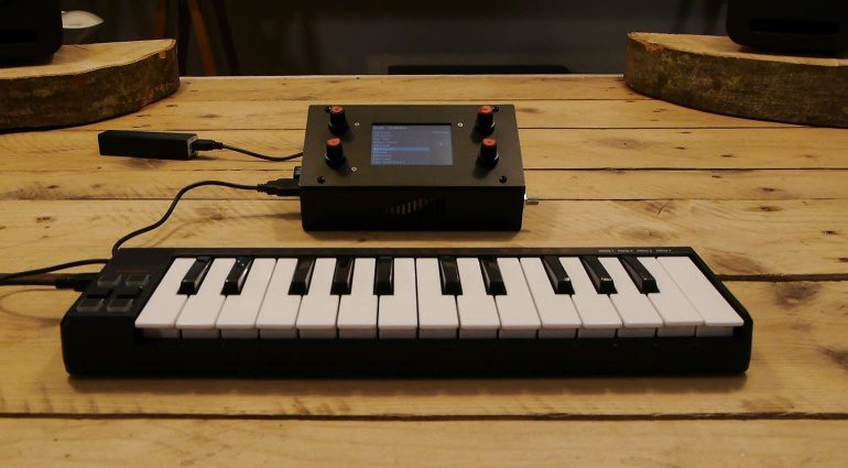 Zynthian Synthesizer Prototyp MIDI Keyboard Controller