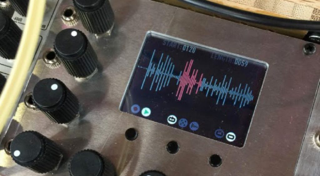 Soulsby Oscitron Modul fürs Eurorack: Wavetables, Filter, 8-Bit Sampler ...
