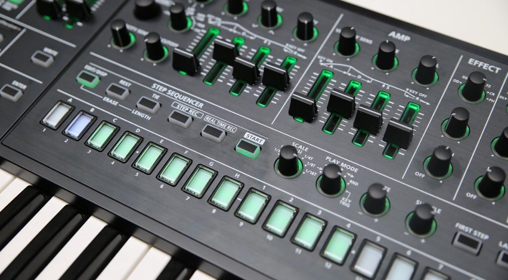 Lohnt sich das Roland System8? gearnews.de