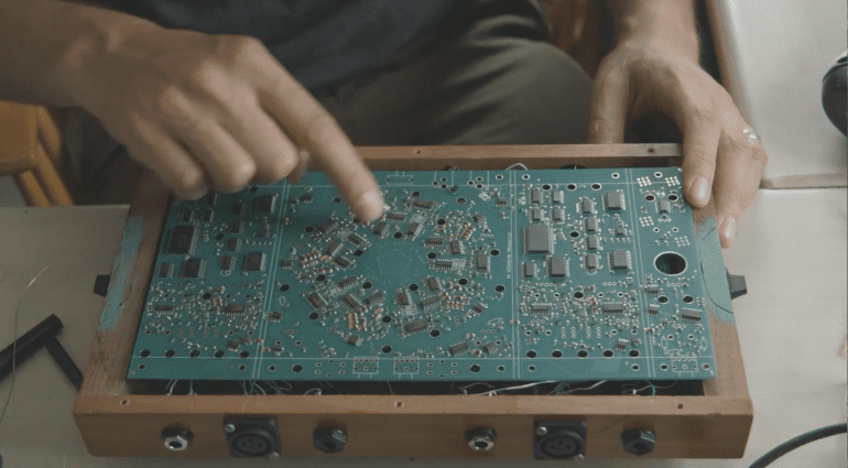 Gonzo Circuits - eine Dokumention über den eingefleischten Synthesizer-Entwickler Peter Blasser