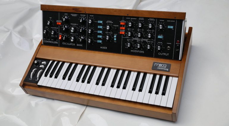 Moog Minimoog Neo Synthesizer