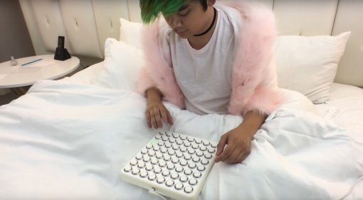 Shawn Wasabi mit dem MIDI Fighter 64