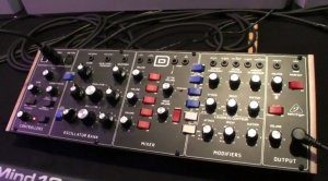 Behringer D-Synth Minimoog Klon Front Prototyp