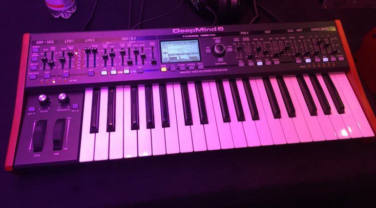 Behringer zeigt zur Superbooth DeepMind 6 und DeepMind 12 Desktop