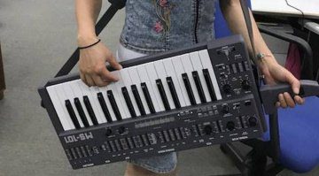 Behringer MS-101 Synthesizer Teaser