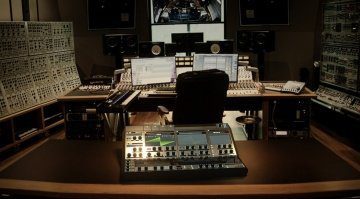 Deadmau5 zeigt Xfer Records Serum Hardwaresynthesizer!