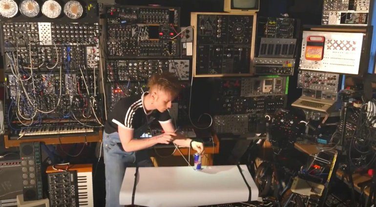 Der Red Bull Dosen Synth - eine Anleitung von Look Mum No Computer