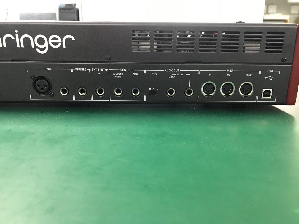 Behringer VP Rückseite