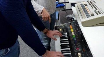 Behringer Jupiter-8 TR-909 Synthesizer Clone Drummachine Teaser