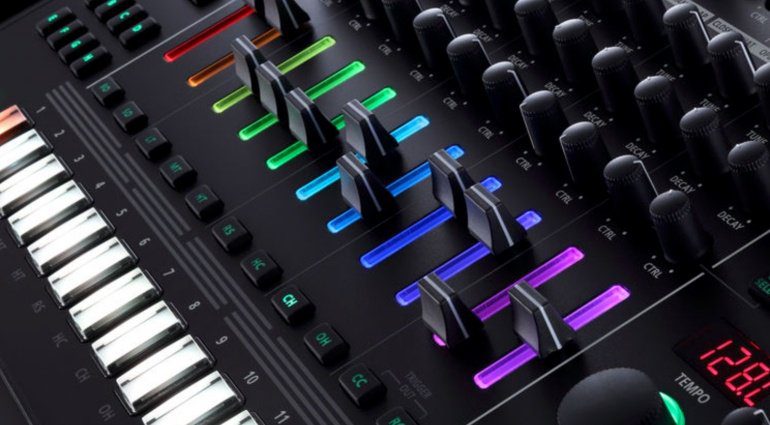 Roland AIRA TR-8S ist da!