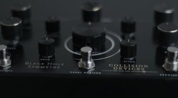 Collision Devices Black Hole Symmetry Pedal Effekt Fuzz Reverb Delay Close 2