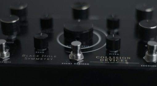 Collision Devices Black Hole Symmetry Pedal Effekt Fuzz Reverb Delay Close 2