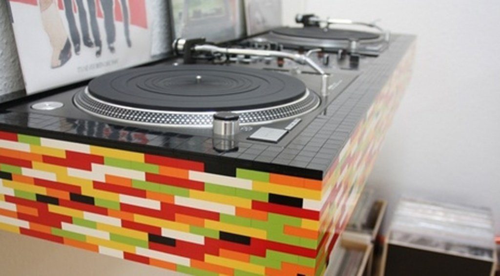 Lego DJ Booth by morsebakke