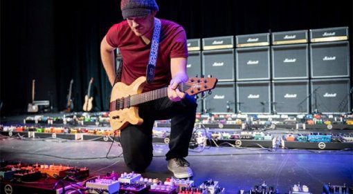 Rob-Scallon-breaks-Guinness-World-Record-for-guitar-effect-pedalboard