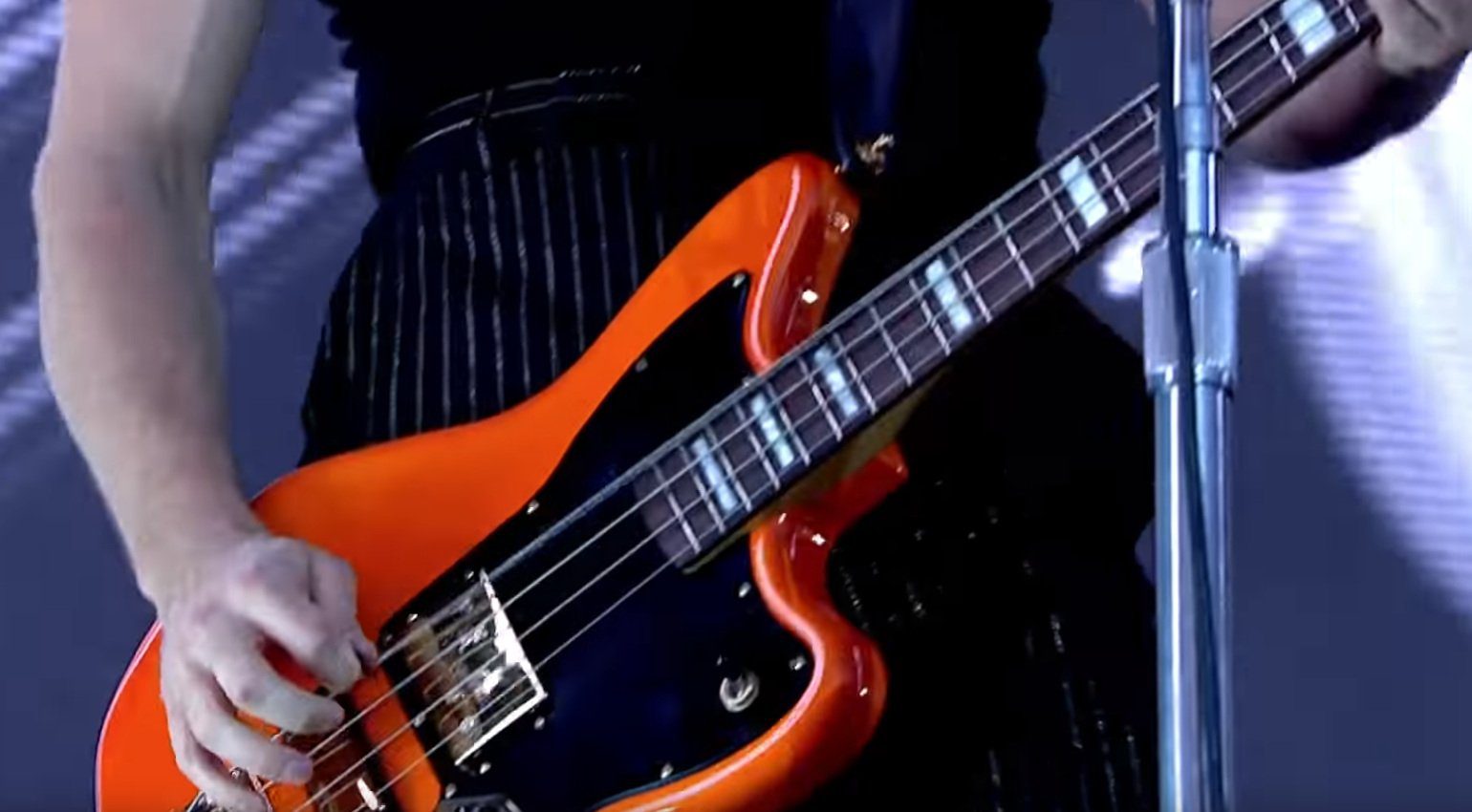 Fender Mike Kerr Jaguar Signature Bass Royal Blood Orange