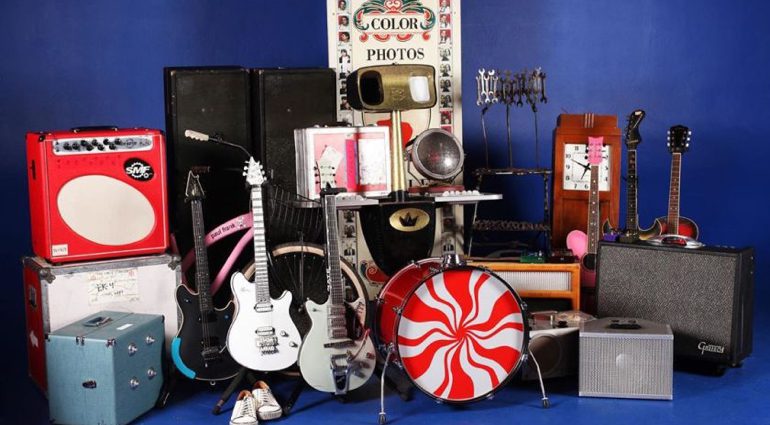 Jack-White-Auctions-off-gear-