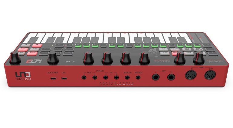 IK Multimedia UNO Synth Pro Desktop Anschlüsse