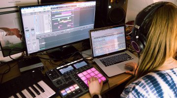 SchoolJam startet Recording Contest 2021 mit coolen Sachpreisen!