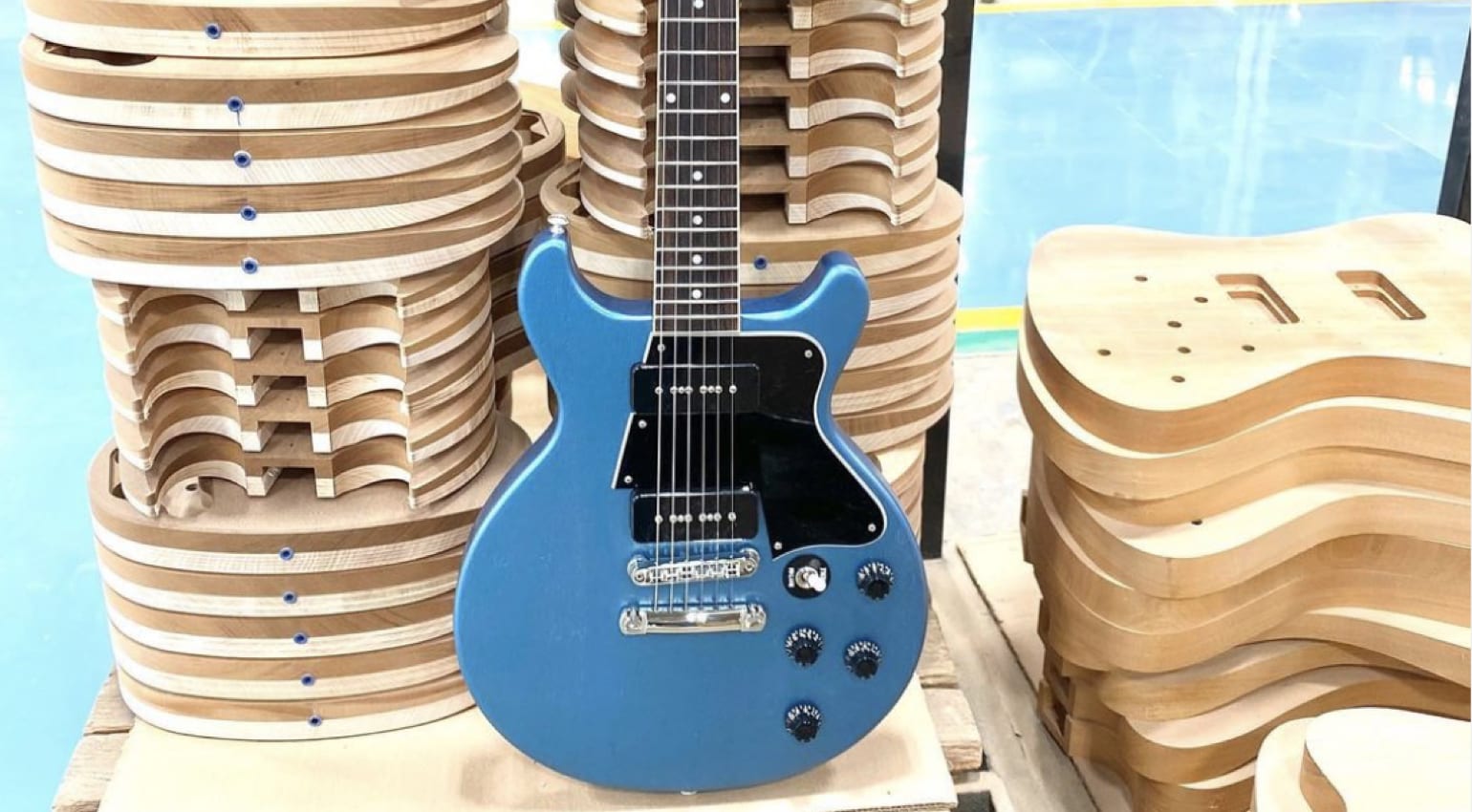 Rick-Beatos-Gibson-LP-Special-signature-model-is-in-production