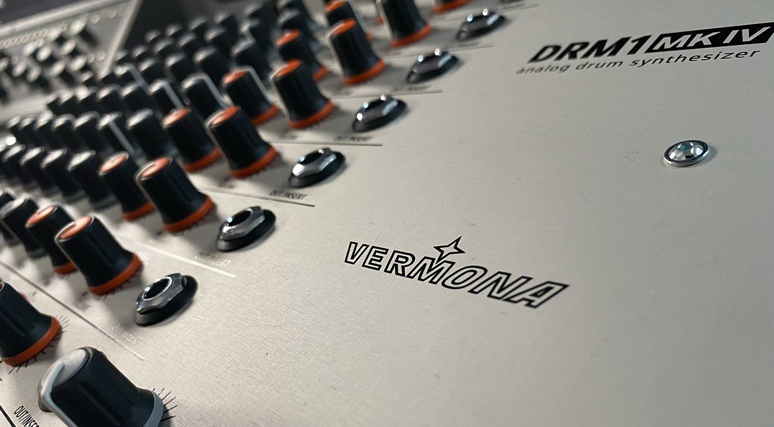 Angecheckt: Vermona DRM-1 MK IV analog Drum Machine