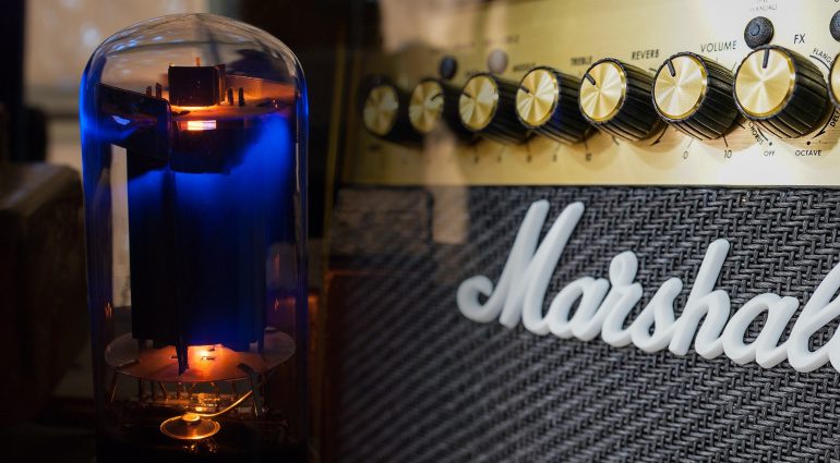 Gitarren Verstärker Amp Tubes Röhren Glühen MArshall MG Teaser