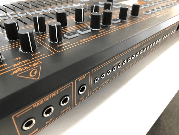 Behringer Lmdrum Anschlüsse