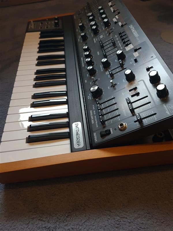 Behringer MS5