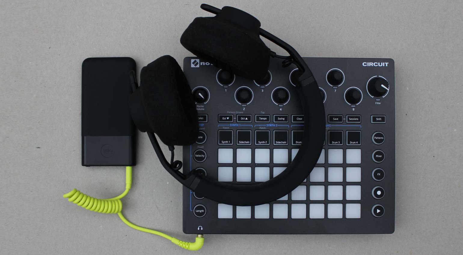 AIAIAI TMA-2 Studio Wireless+ mit Novation Circuit