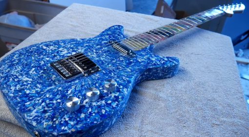 E-Gitarre Body Plastik Muell Ozean Meer Burls Art
