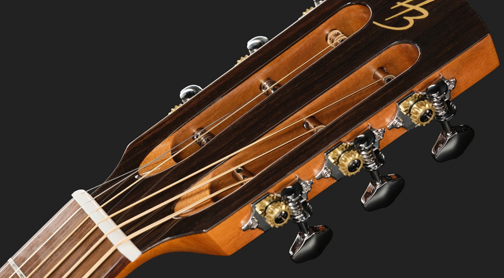 Die Harley Benton CLP-12SM Solid Top Parlor ist seit 2022 ein Erfolgsmodell. Ab sofort ist die Gitarre auch als Linkshänder-Version erhältlich.