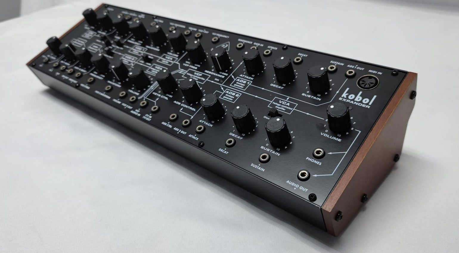 Behringer Kobol kann ein guter Bass-Synthesizer und mehr sein