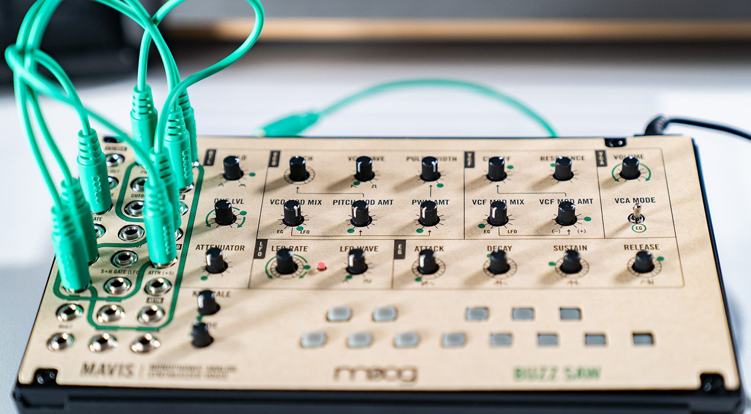 Angecheckt: Moog Mavis semi-modularer Synthesizer