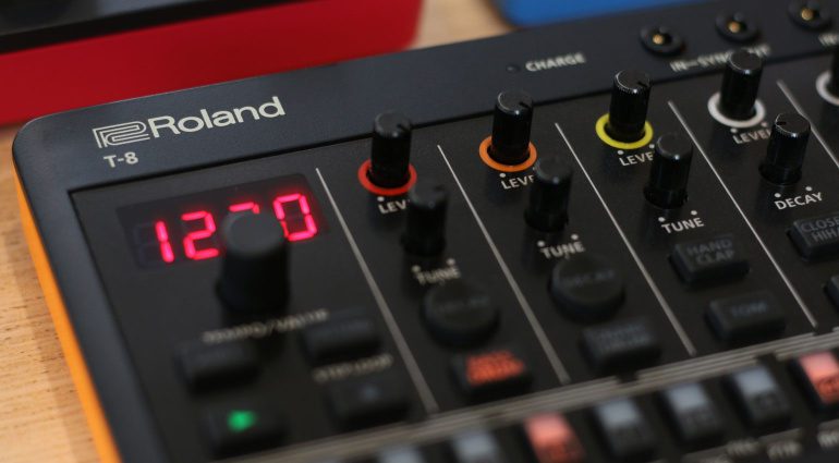 Angecheckt: Roland AIRA Compact T-8, J-6 und E-4