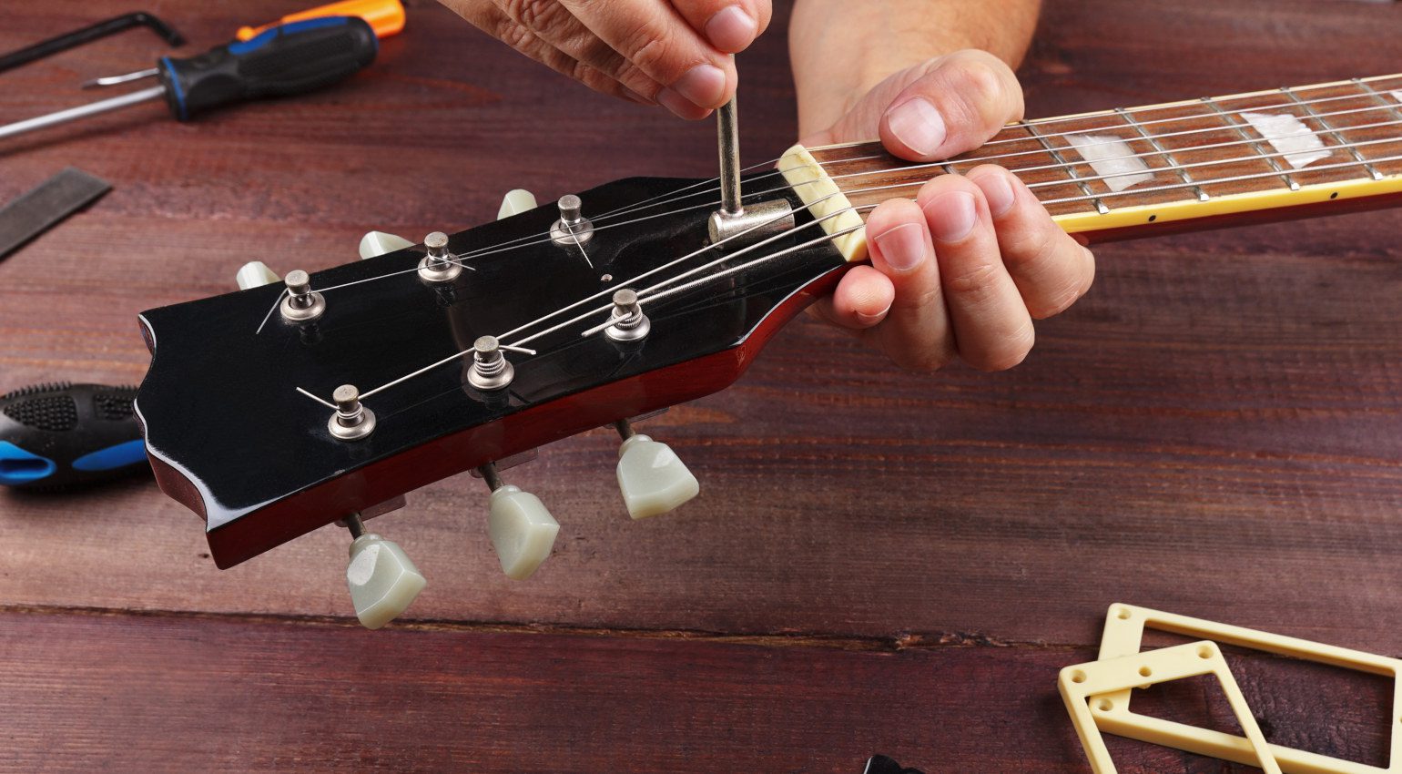 EGitarre richtig einstellen Setup für Eilige gearnews.de