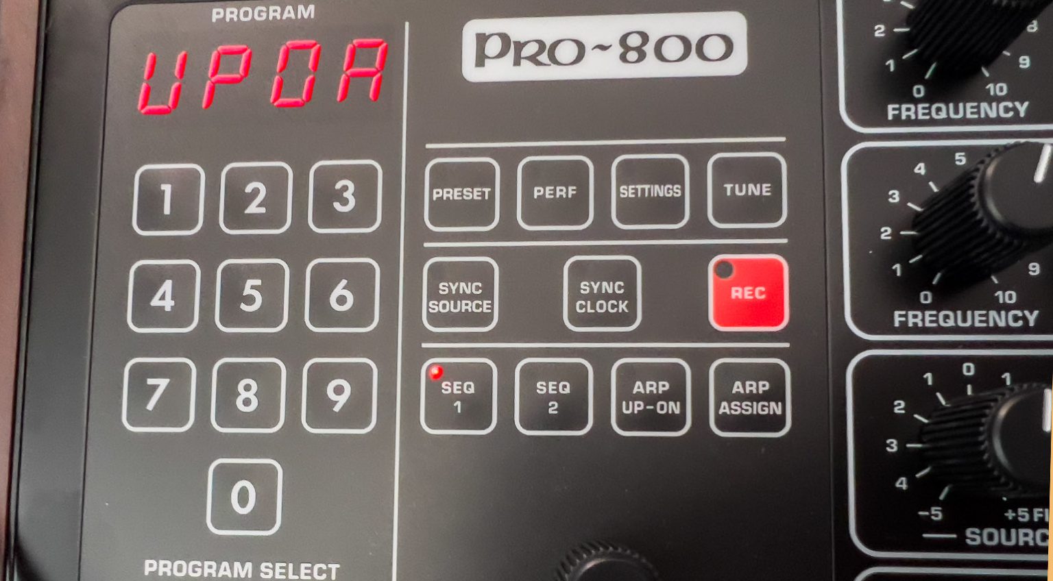 Pro800 Synthesizer von Behringer Angecheckt! gearnews.de