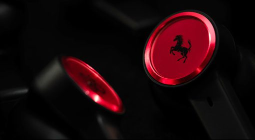 Ferrari auf die Ohren?! - Bang & Olufsen baut knallrote Edelkopfhörer