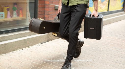 Alto Professional Busker ist ein kleiner PA-Lautsprecher mit Akku