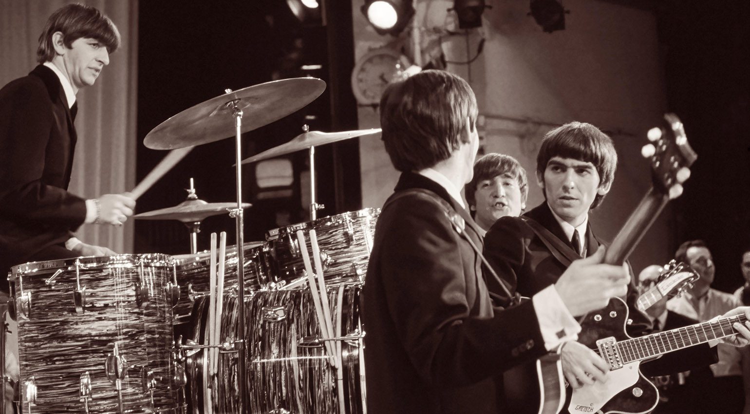 The Beatles performen 1964 in den USA