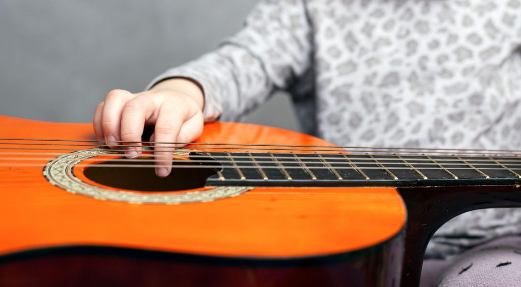 Die richtige Akustikgitarre für Kinder?