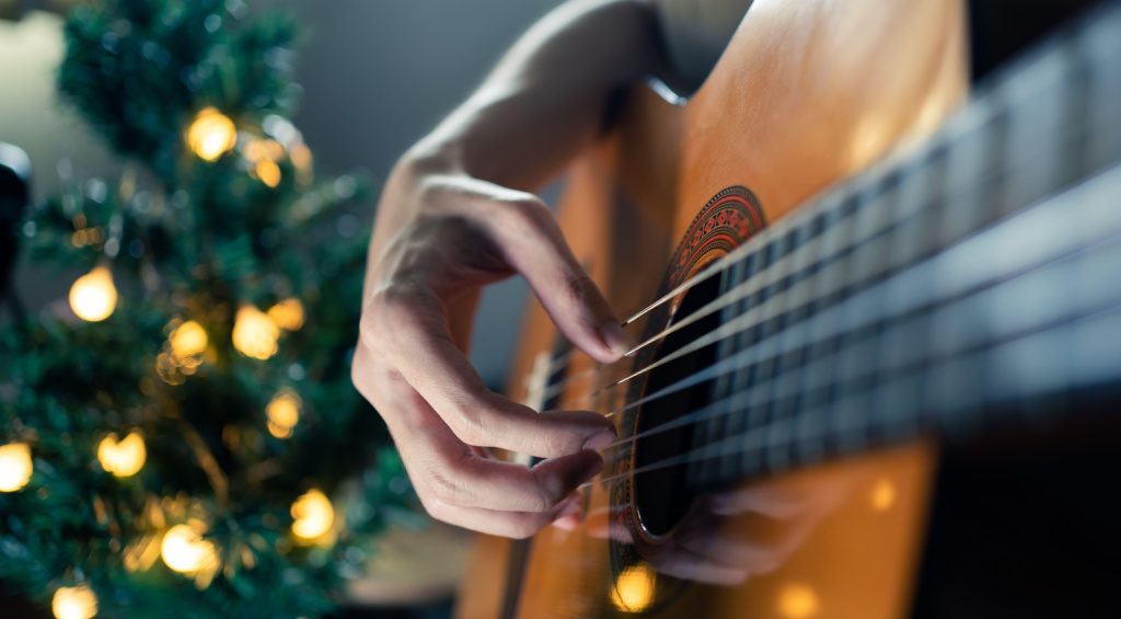 Weihnachtslieder auf der Gitarre begleiten - Technik