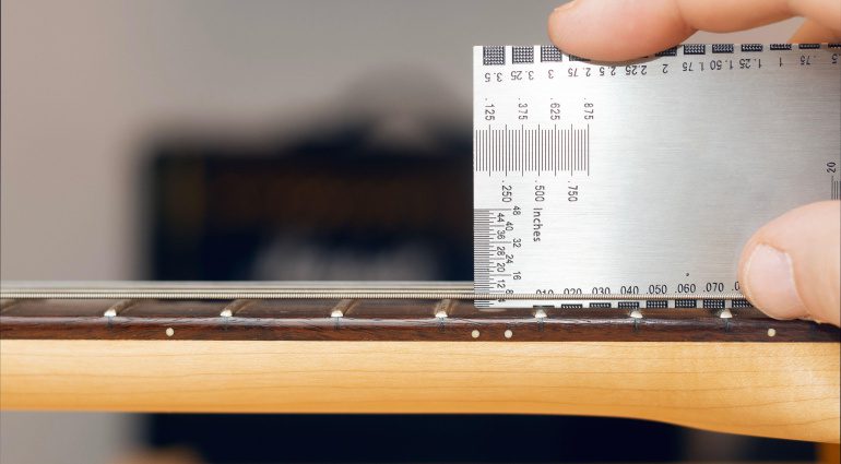 Saitenlage messen - Einstellung der Gitarre vor und nach dem PLEK-Service