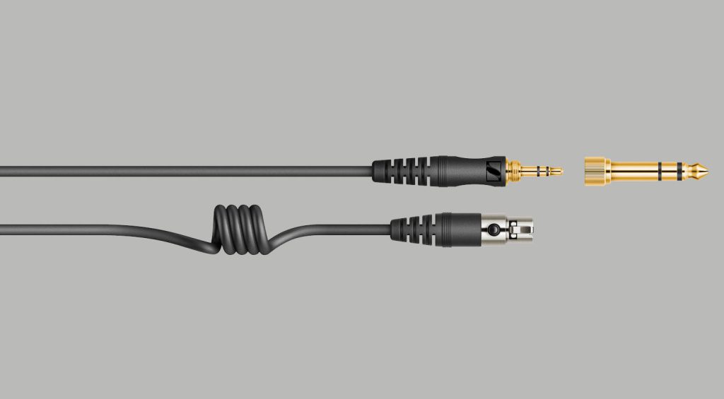 Das patentierte Kabel kann an der linken oder rechten Ohrmuschel angeschlossen werden