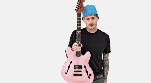 Fender Tom Delonge Starcaster. Neue Signature-Gitarre vom Blink-182-Gitarristen. Eine Fender zum Rocken und Auffallen.