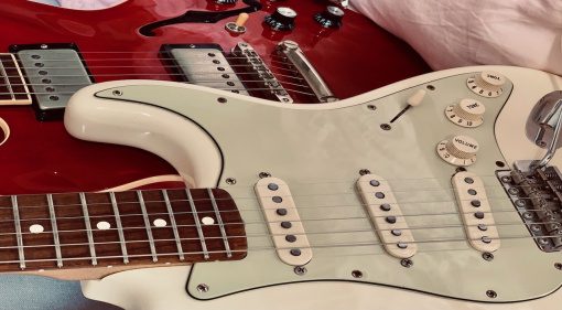 High Gain mit Single Coils? Was kannst du tun, damit die Stratocaster ähnlich wie eine Gibson tönt und geht das überhaupt?