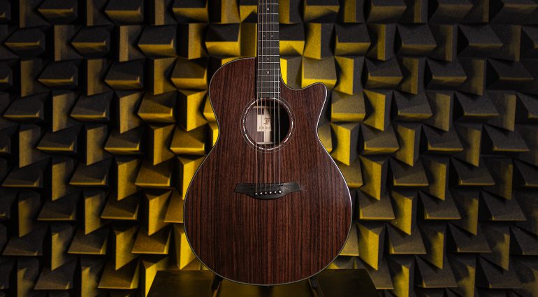 Furch Guitars stellt das vollständig aus indischem Palisander gefertigte Modell „Dark Yellow“ seiner Yellow-Series vor.